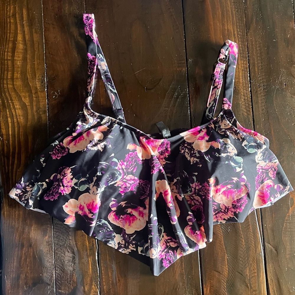 Torrid size 1 flounce bikini top. Floral